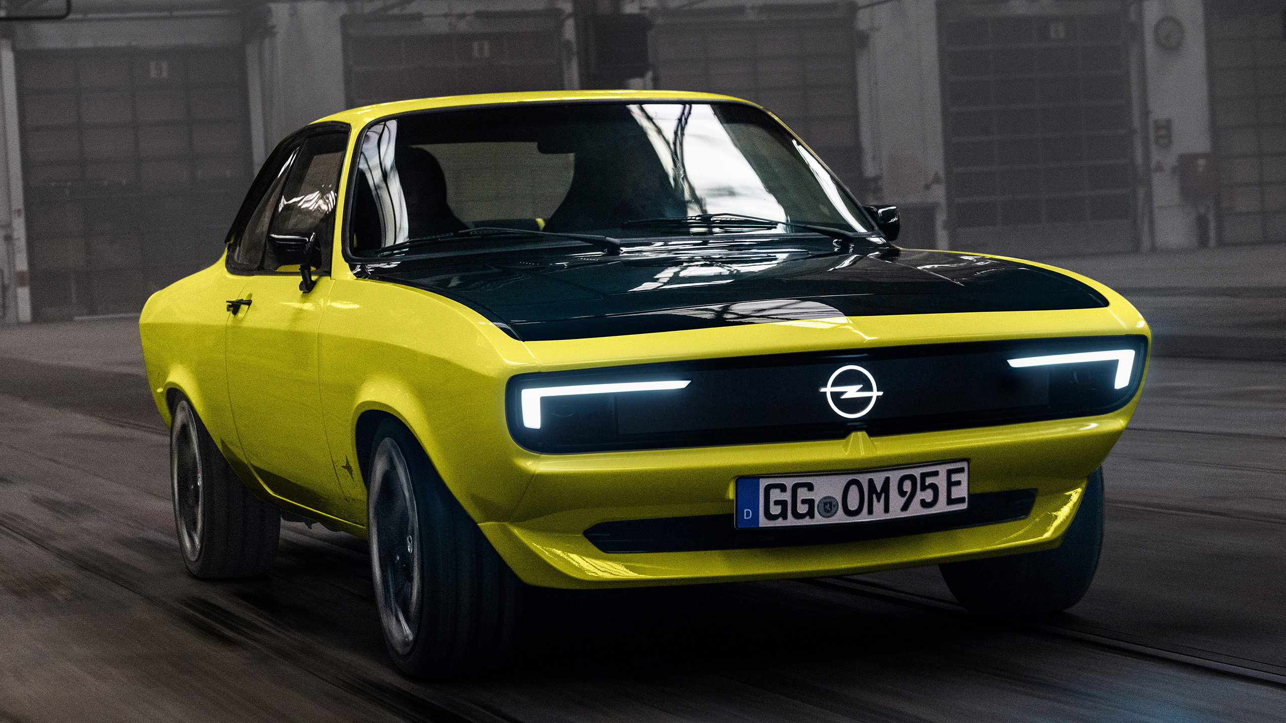 EL OPEL MANTA GSE ELEKTROMOD GANA EL GRAND PRIX DEL FESTIVAL AUTOMOBILE INTERNATIONALE