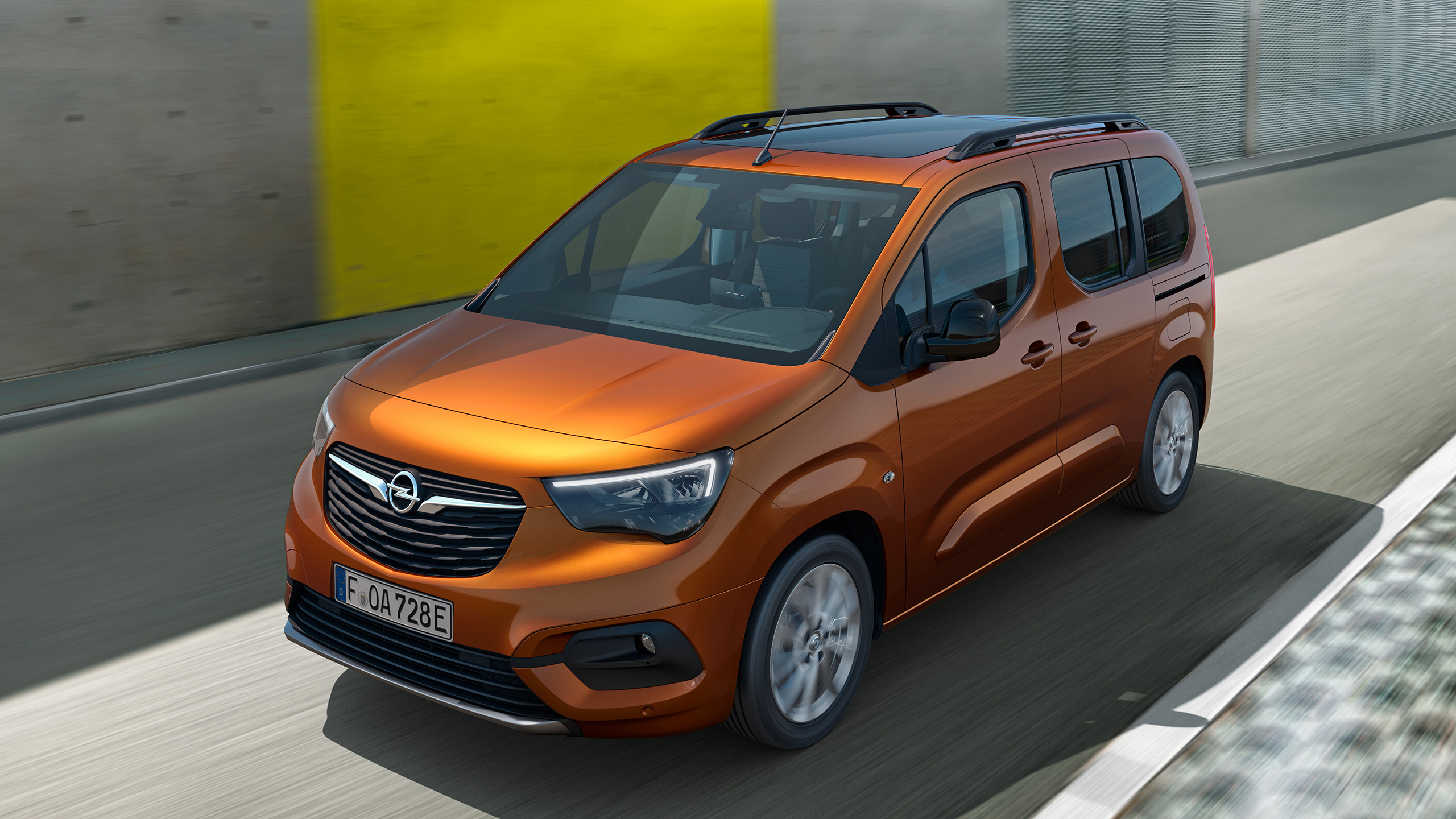 LAS VERSIONES DE PASAJEROS DE OPEL COMBO LIFE, VIVARO COMBI Y ZAFIRA LIFE, PASAN A SER 100% ELÉCTRICAS