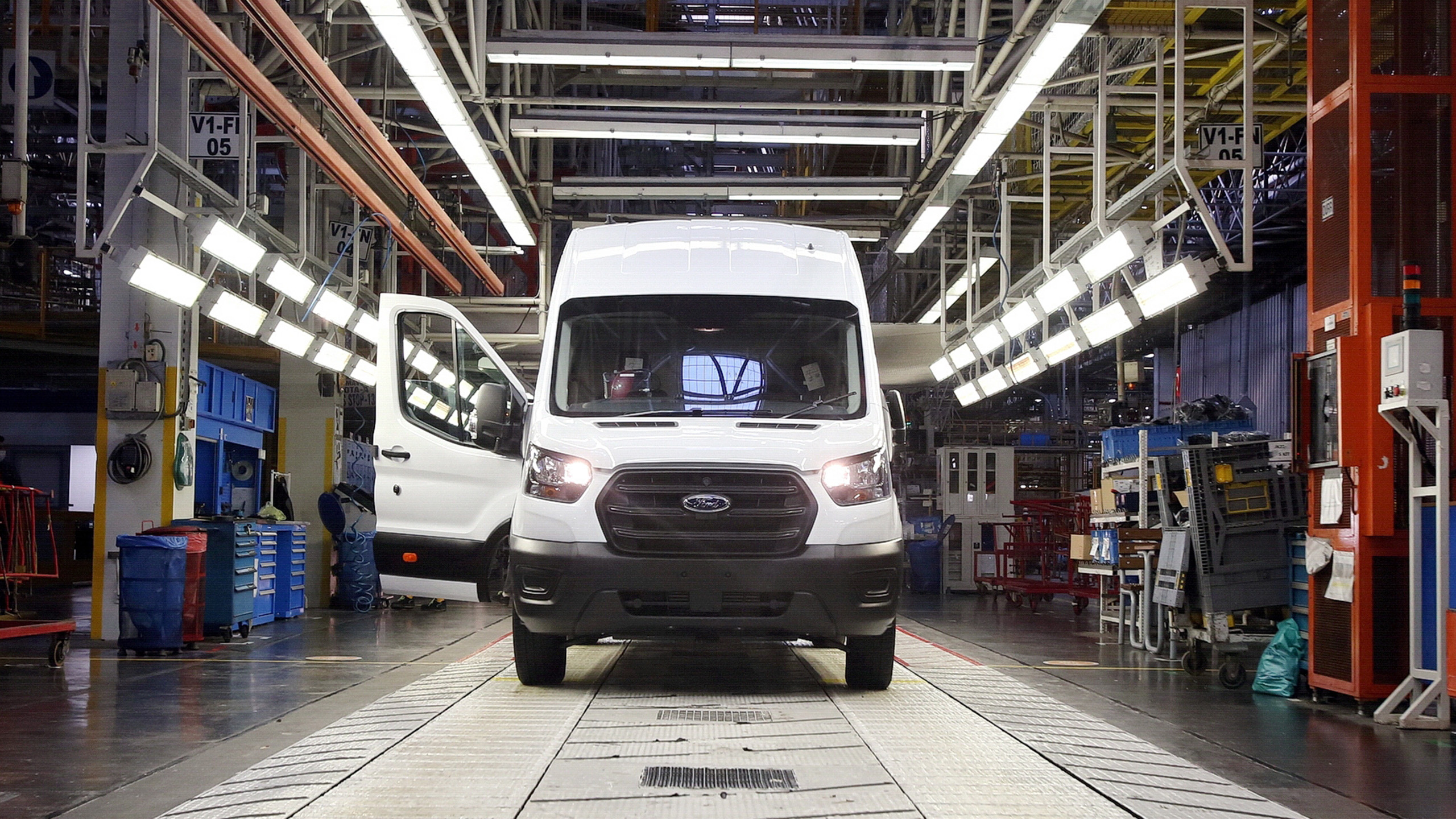 LAS PRIMERAS UNIDADES DE FORD E-TRANSIT SALEN DE LA LÍNEA DE PRODUCCIÓN